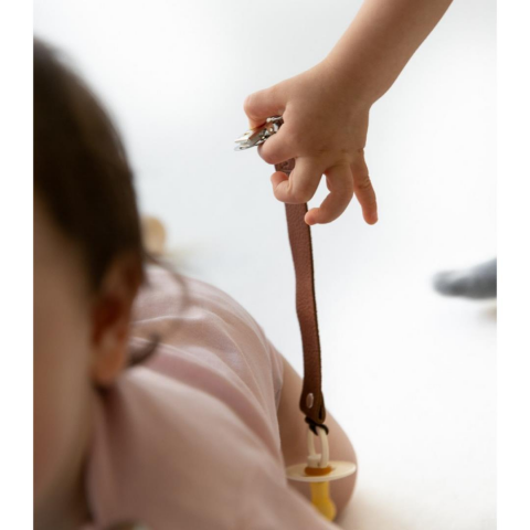 Kidful Bitkisel Boyalı Deri Emzik Askısı - Sage