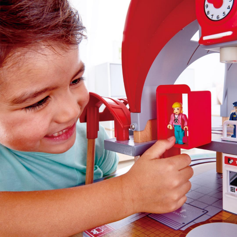 Hape Grand City Oyuncak Tren İstasyonu / Grand City Station