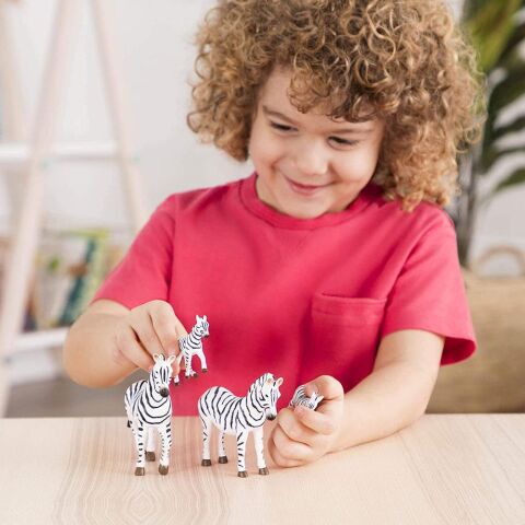 Terra Zebra Ailesi - 4 Parçalı Hayvan Ailesi Figürü Seti