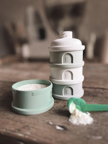 Beaba - 4 Katmanlı Süt Tozu Kutusu ve Atıştırmalık Kabı (Cotton White/Sage Green)