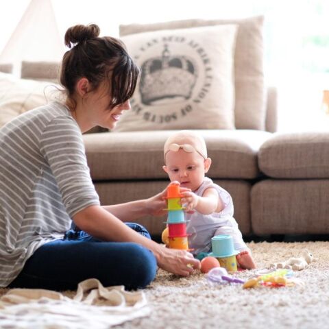 Sophie la Girafe İçiçe Geçebilen Çiçekler