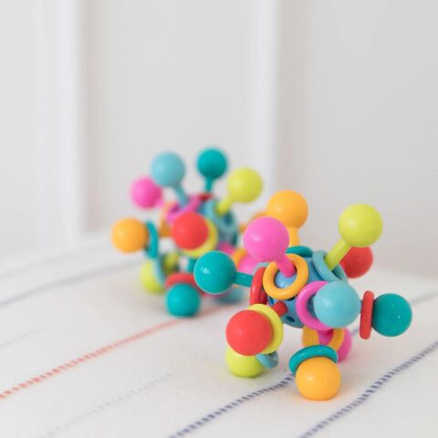 Manhattan Toy Diş Kaşıyıcı Atom - Atom Teether Toy