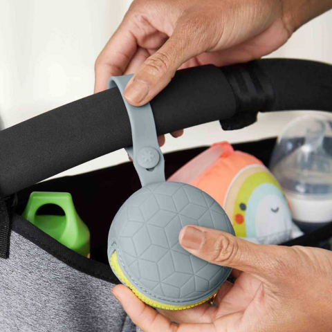 Skip Hop Grab&Go Silikon Emzik Kabı Gri