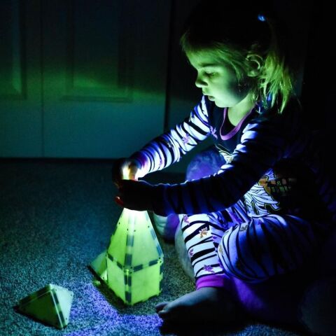 Magna-Tiles Gece Parlayan 16'lı Set